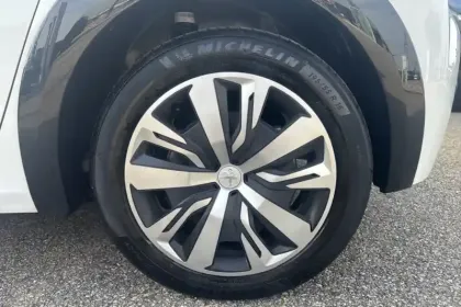 Photo 12 Peugeot 208  Electrique 50 kWh 136ch