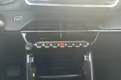 Photo 19 Peugeot 208  Electrique 50 kWh 136ch