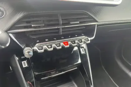 Photo 39 Peugeot 208 Gén. II Ph1 NG GT 5