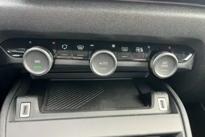 Photo 23 Citroën C4 e- 156 ch autonomie étendue