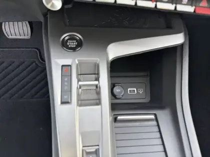 Photo 13 Peugeot 308  SW BlueHDi 130ch S&S EAT8