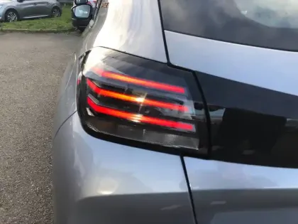 Photo 16 Peugeot 208  100 S&S BVM6