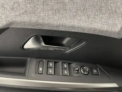 Photo 63 Peugeot 5008  Hybrid 145 e-DCS6