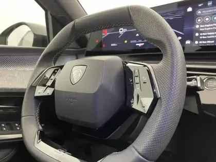 Photo 28 Peugeot 5008  Hybrid 145 e-DCS6