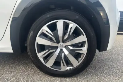 Photo 12 Peugeot 208  Electrique 50 kWh 136ch