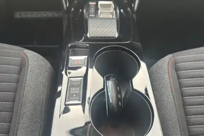 Photo 22 Peugeot 208  Electrique 50 kWh 136ch