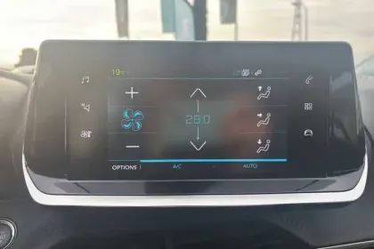 Photo 28 Peugeot 208  Electrique 50 kWh 136ch