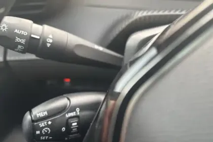 Photo 23 Peugeot 208  Electrique 50 kWh 136ch