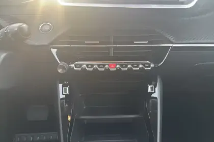 Photo 19 Peugeot 208  Electrique 50 kWh 136ch