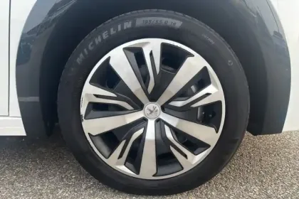 Photo 14 Peugeot 208  Electrique 50 kWh 136ch