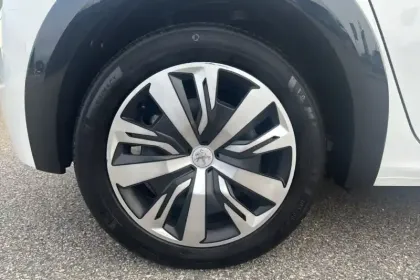 Photo 13 Peugeot 208  Electrique 50 kWh 136ch