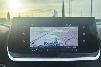 Photo 16 Peugeot 208  Electrique 50 kWh 136ch