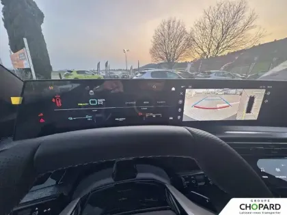 Photo 16 Peugeot 5008  Plug-in Hybrid 225 ch e-DCS7