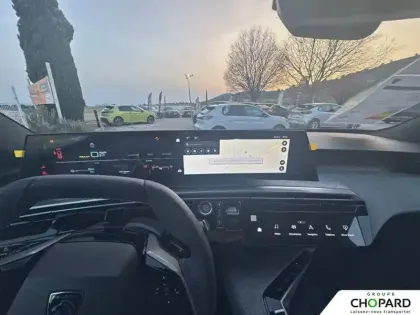 Photo 45 Peugeot 5008  Plug-in Hybrid 225 ch e-DCS7