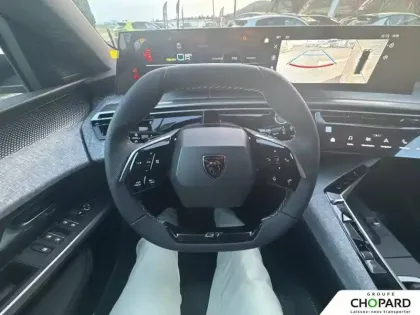 Photo 15 Peugeot 5008  Plug-in Hybrid 225 ch e-DCS7