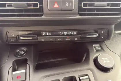 Photo 23 Peugeot Partner  FGN DIESEL 130 CH M CHARG UT MAJ AUT