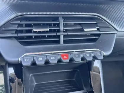 Photo 31 Peugeot 208  PureTech 75 S&S BVM5