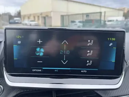 Photo 13 Peugeot 208  Electrique 50 kWh 136ch