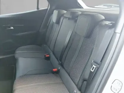 Photo 11 Peugeot 2008  PureTech 130 S&S EAT8