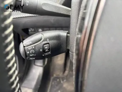 Photo 31 Peugeot 2008  PureTech 100 S&S BVM6