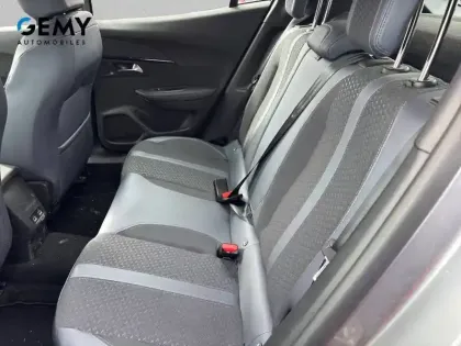 Photo 27 Peugeot 2008  PureTech 100 S&S BVM6