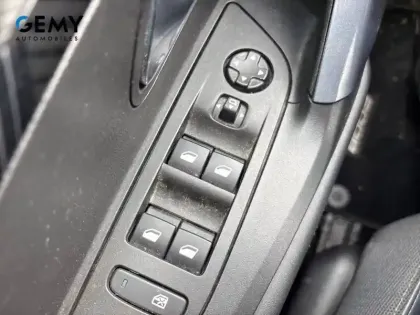 Photo 51 Peugeot 2008  PureTech 100 S&S BVM6