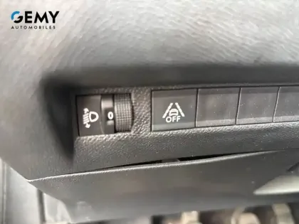 Photo 50 Peugeot 2008  PureTech 100 S&S BVM6