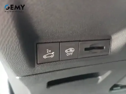 Photo 16 Peugeot 5008  Hybrid 145 ch e-DCS6