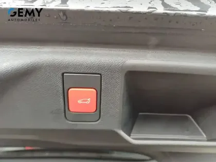 Photo 13 Peugeot 5008  Hybrid 145 ch e-DCS6