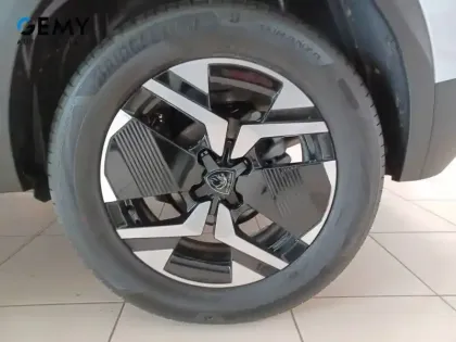 Photo 44 Peugeot 2008  Hybrid 145 e-DCS6