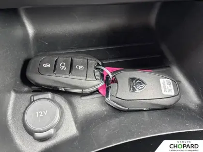 Photo 20 Peugeot 2008  Hybrid 145 e-DCS6