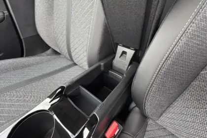 Photo 24 Peugeot 208  Hybrid 110 ch e-DCS6