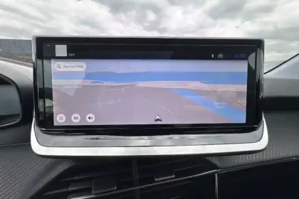 Photo 15 Peugeot 208  Hybrid 110 ch e-DCS6