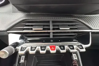 Photo 19 Peugeot 208  Hybrid 110 ch e-DCS6