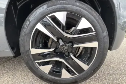 Photo 25 Peugeot 208  Hybrid 110 ch e-DCS6