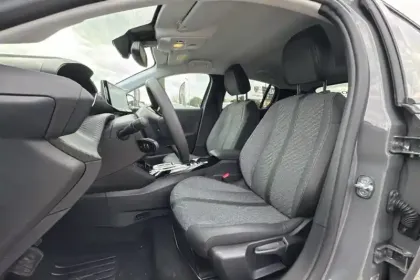 Photo 8 Peugeot 208  Hybrid 110 ch e-DCS6