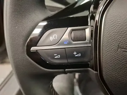 Photo 56 Peugeot 2008  PureTech 130 S&S BVM6