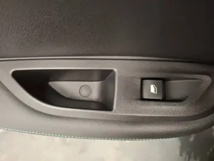 Photo 64 Peugeot 2008  PureTech 130 S&S BVM6