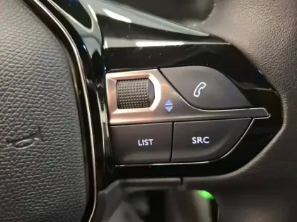 Photo 57 Peugeot 2008  PureTech 130 S&S BVM6