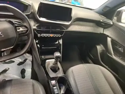 Photo 45 Peugeot 2008  PureTech 130 S&S BVM6