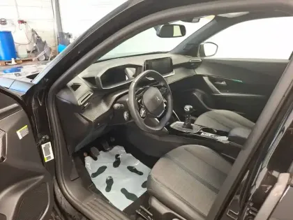 Photo 46 Peugeot 2008  PureTech 130 S&S BVM6