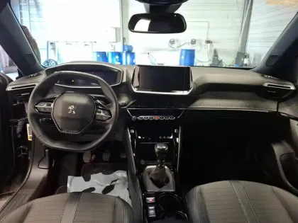 Photo 62 Peugeot 2008  PureTech 130 S&S BVM6