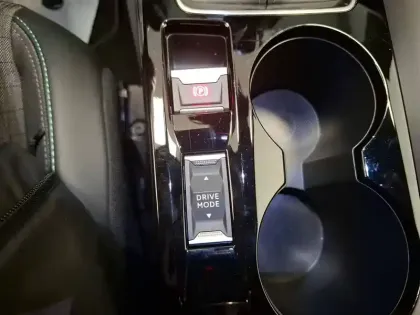 Photo 54 Peugeot 2008  PureTech 130 S&S BVM6