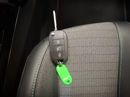 Photo 61 Peugeot 2008  PureTech 130 S&S BVM6