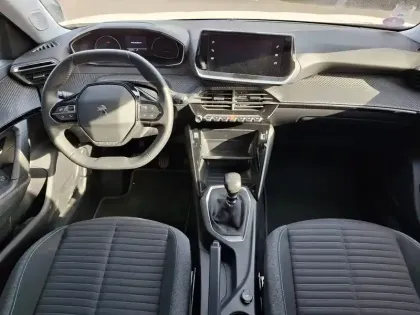Photo 21 Peugeot 2008  PureTech 130 S&S BVM6