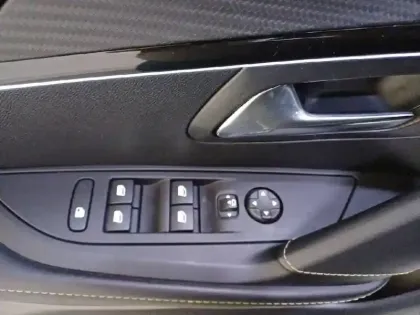 Photo 29 Peugeot 208  BlueHDi 100 S&S BVM6