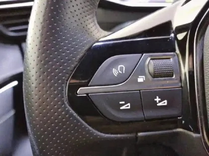 Photo 26 Peugeot 208  BlueHDi 100 S&S BVM6