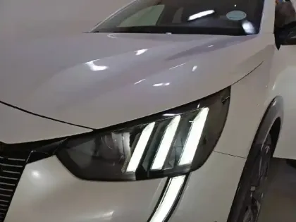 Photo 15 Peugeot 208  BlueHDi 100 S&S BVM6