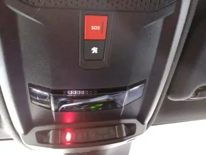 Photo 24 Peugeot 208  BlueHDi 100 S&S BVM6