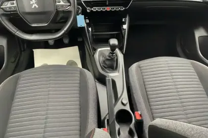 Photo 38 Peugeot 208  PureTech 100 S&S BVM6